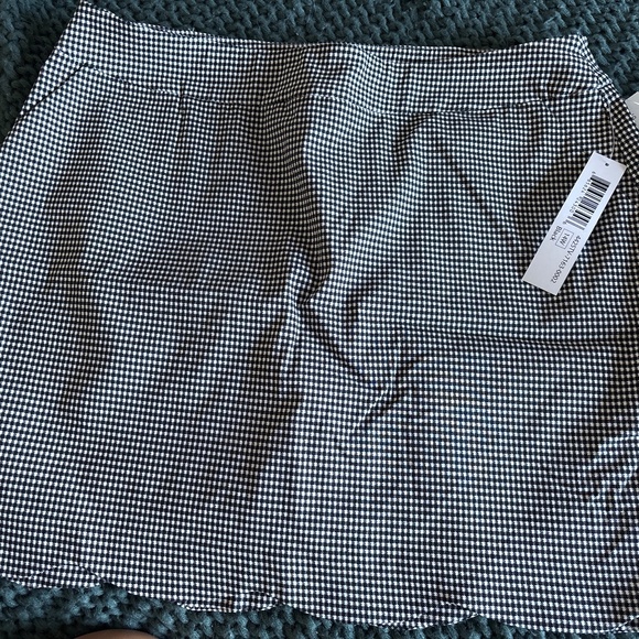 Biana scalloped Hem Skort - Picture 2 of 2